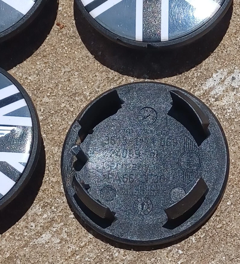 Mini Cooper center cap set of 4, flag, 2007-2014 p/n 224059-10, 3613 1171 069 - Image 3 of 3