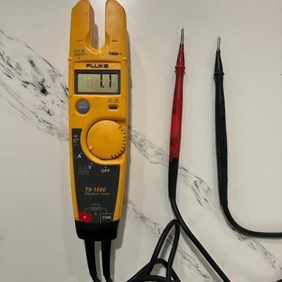 Fluke T5-1000 Electrical Tester CAT III 1000V   Tested   Includes Leads