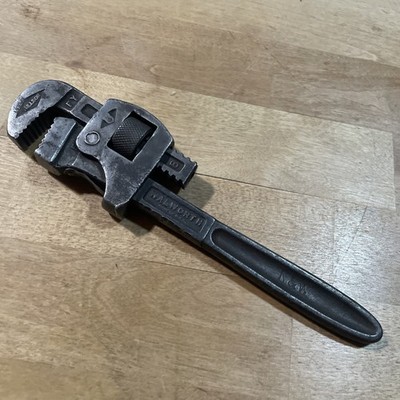 (L) VINTAGE STILLSON PIPE WRENCH NO. 8 WALWORTH MFG CO - VGC - USA