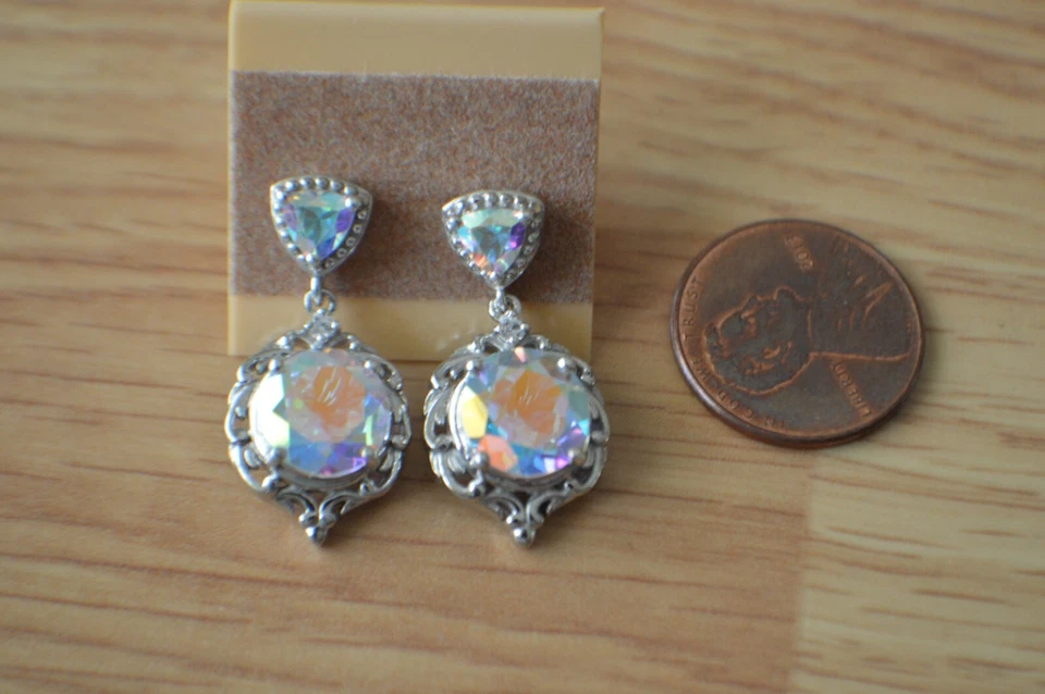 Pendientes colgantes de topacio místico/circón de 7,40 quilates platino sobre plata fina Foto 2 de 4