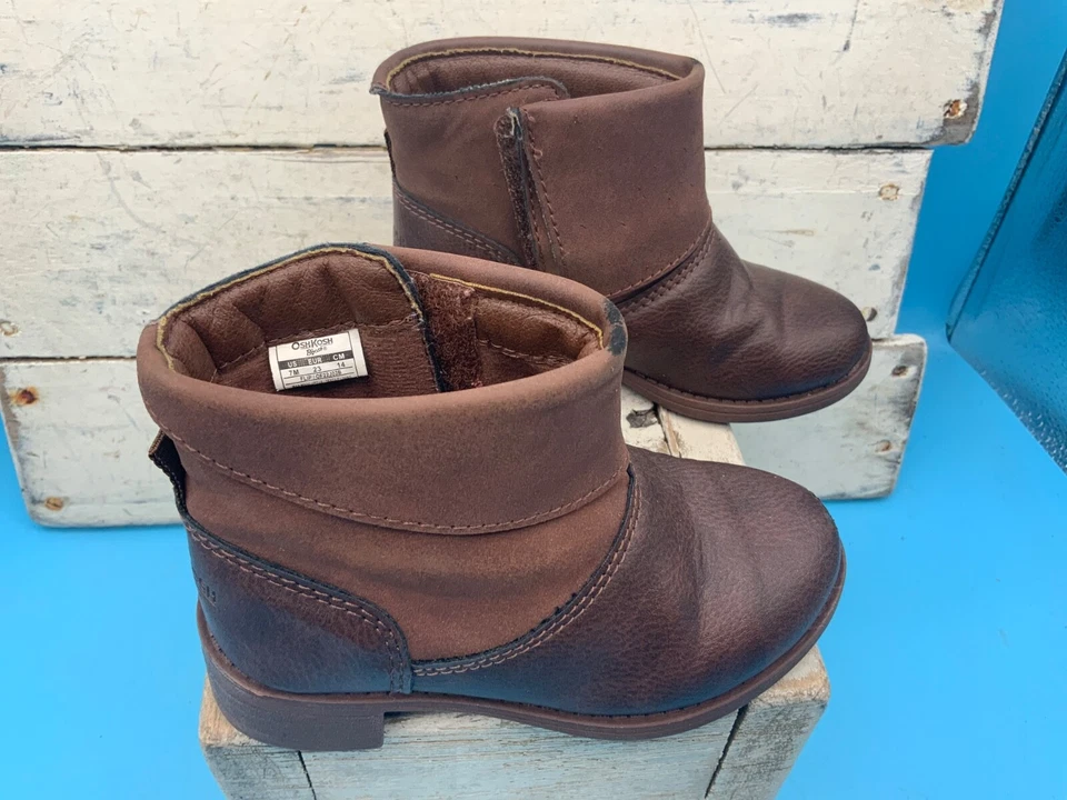 Botas informales Oshkosh para niños, talla 7M, marrón Foto 3 de 4