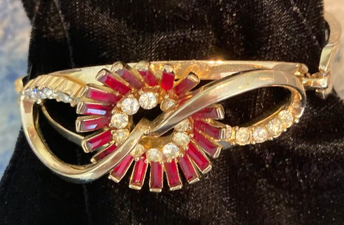 Exquisite Rare Vintage Coro Corocraft Pat Pending Magnificent Floral Bracelet.