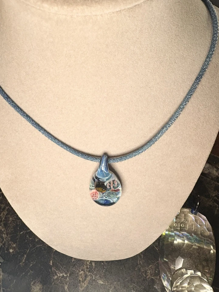 Colar de cordão de vidro Murano Millefiori ouro amarelo 14k peixe azul 12,7G vintage - Imagem 4 de 4