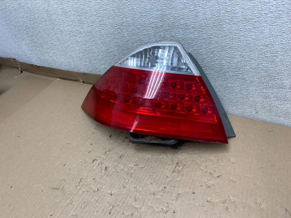Lanterna traseira esquerda esquerda vermelha clara Honda Accord JDM UC1 2006-2007 FABRICANTE DE EQUIPAMENTO ORIGINAL U1152 DW - Imagem 2 de 4