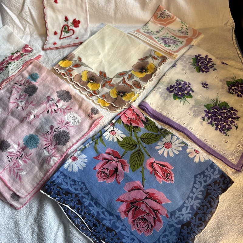 7 Vintage Women's Floral Printed Cotton Handkerchiefs / Hankies  WOW!