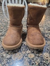 UGG Toddler Classic II Boots Chestnut 1017703T. Size 9