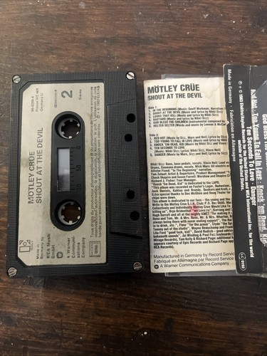 Motley Crue - Shout at The Devil - Cassette 7559602894 - Picture 2 of 2
