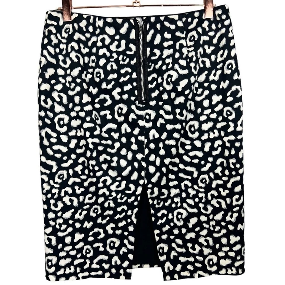 Falda lápiz con estampado de leopardo del mercado negro de la Casa Blanca 4 Foto 2 de 4