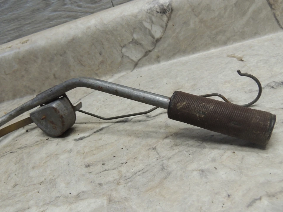 Ford Thunderbird 1967 tanque de combustible camioneta tubo y transmisor de nivel de gasolina Foto 3 de 3