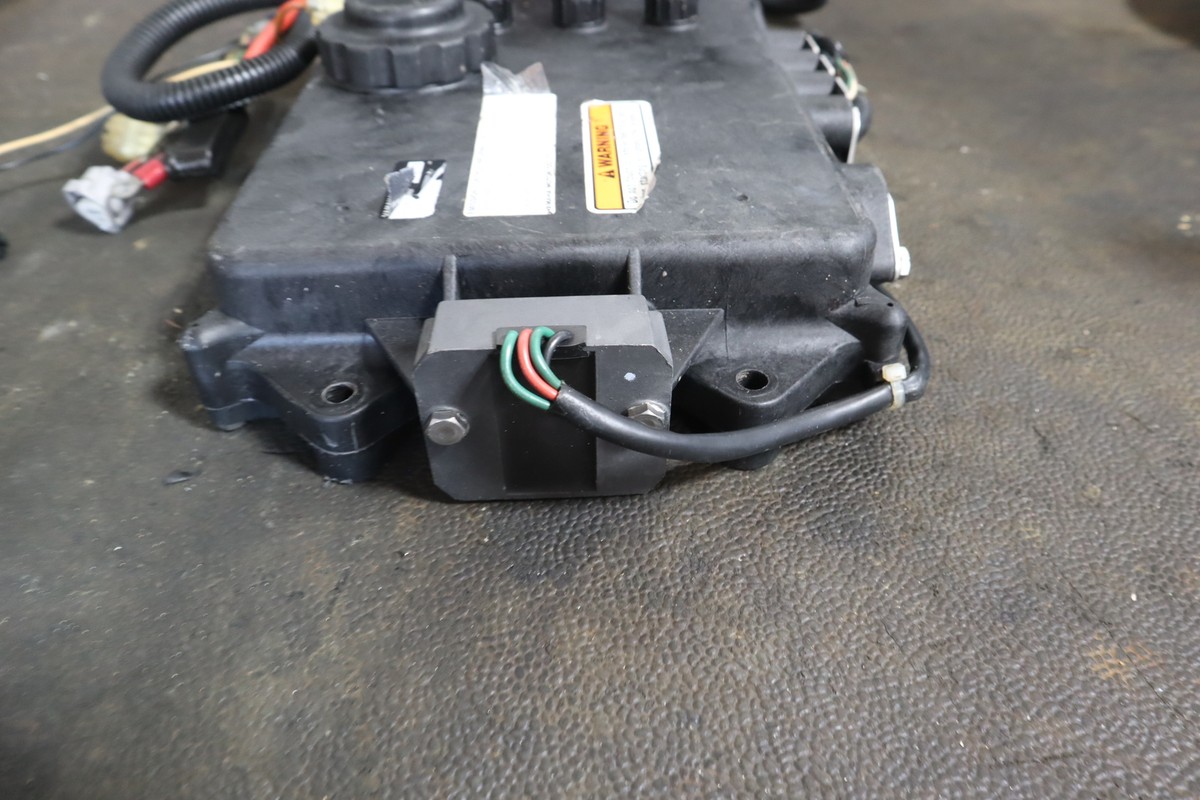 2004 YAMAHA WAVERUNNER XLT1200 XA1200A ELECTRICAL BOX 2004 YAMAHA WAVERUNNER XLT1200 XA1200A ELECTRICAL BOX