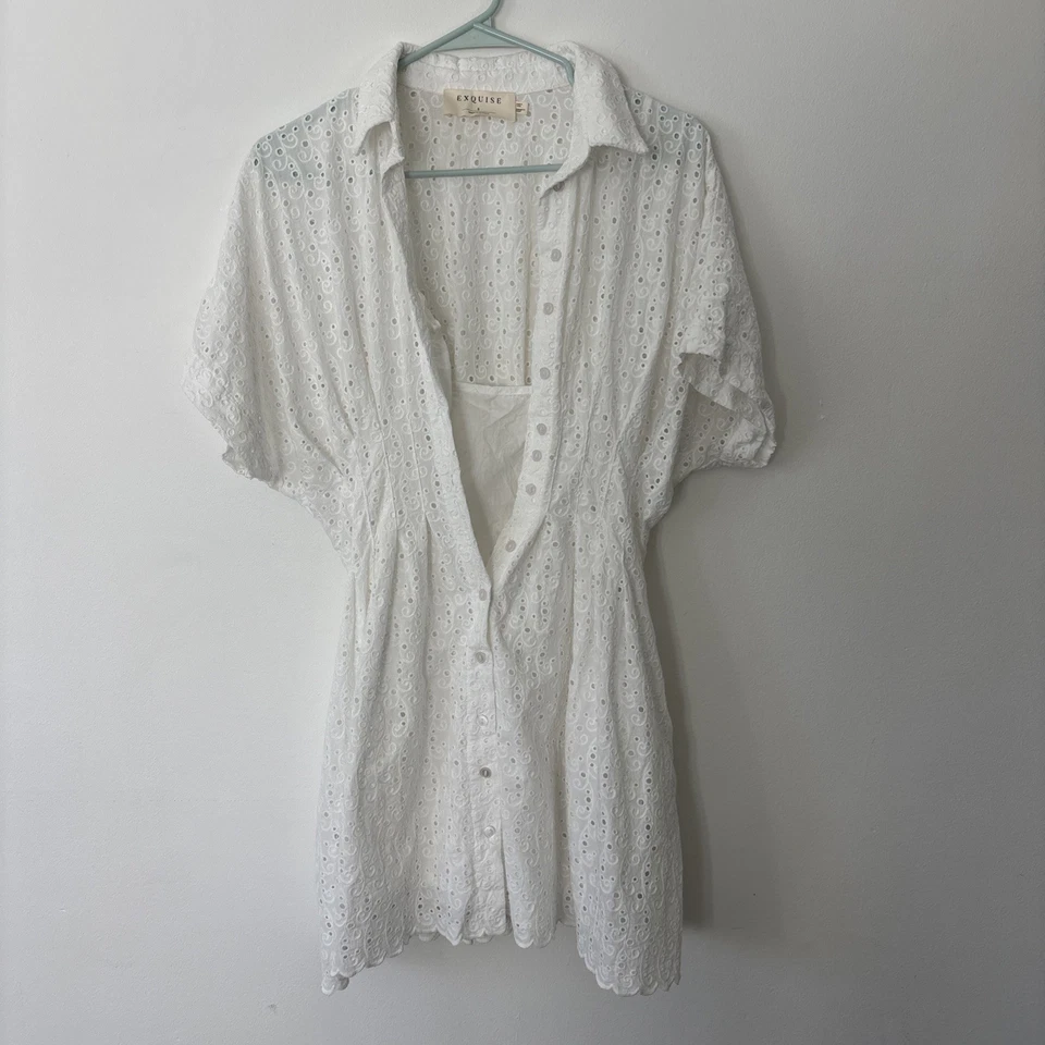 Vestido EXQUISE Anthropologie The Tobie Botón Delantero Blanco Ojales Talla S Foto 3 de 4