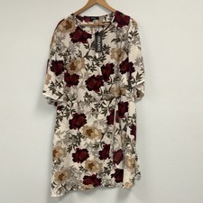 NWT Boohoo Robyl Floral Skater  Dress Size 20. Great condition. 