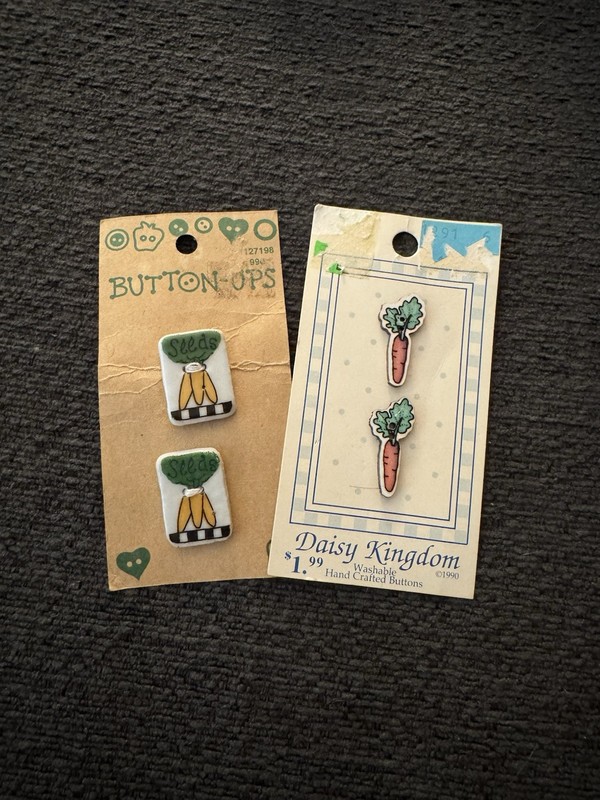 4 Pc Misc Lot Of Carrot & Carrot Seed Ceramic Buttons New
