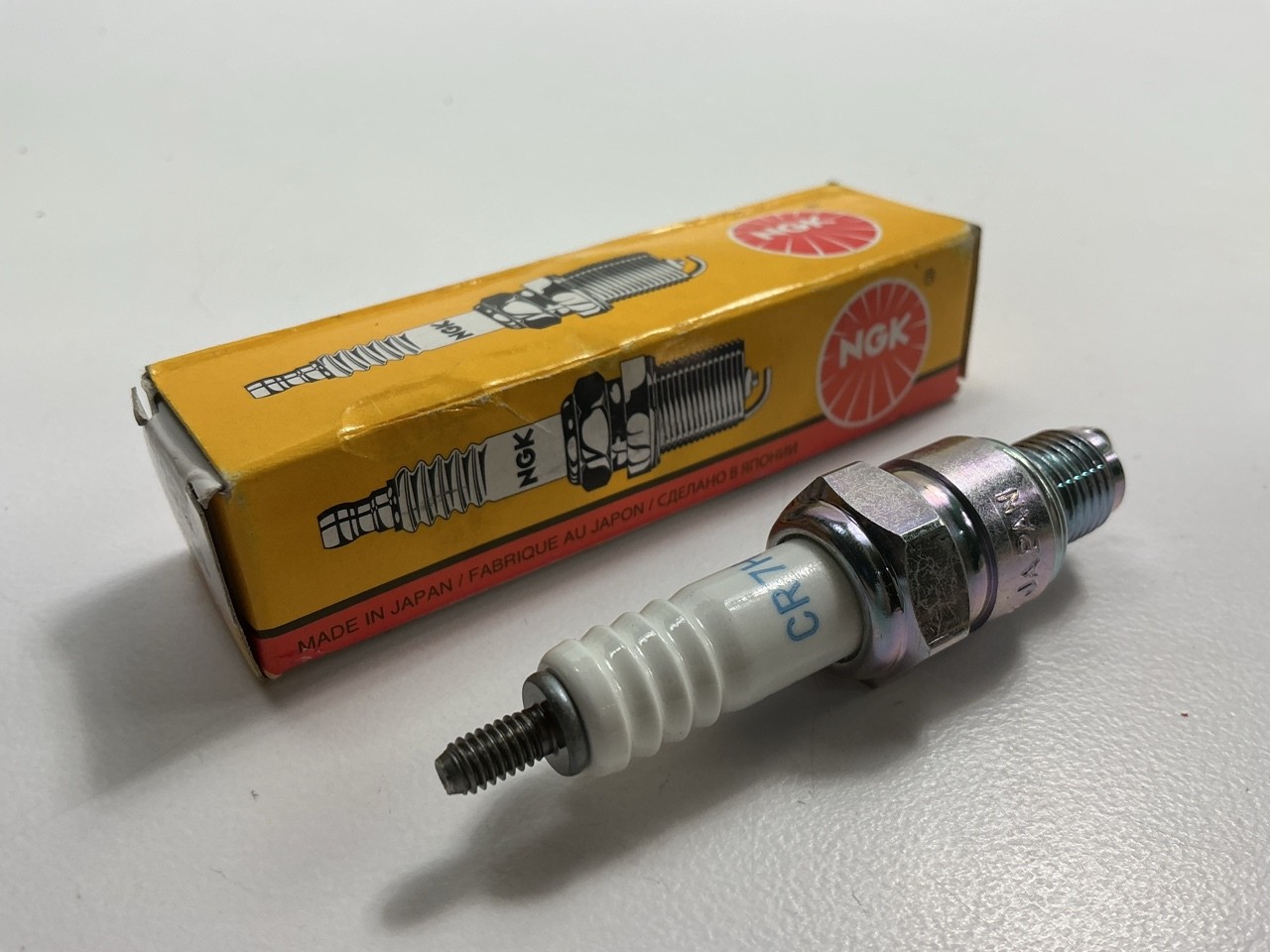 NGK 7223 / CR7HS Small Engine Spark Plug