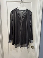 Cato Size 1X 18/20W Metallic Silver Velvet Pullover Shirt Glam Cocktails NYE