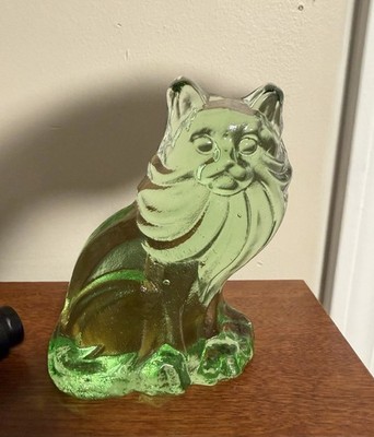 Wilkerson Green Glass Cat Glows Bright Pink Under 365  Light
