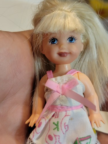 F12 Barbie Little Sister Puppe, Kelly, neu angezogen, C208B - Bild 6 von 6
