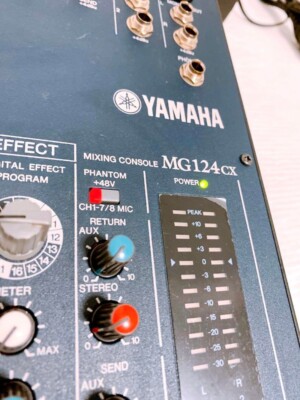 Yamaha MG124CXミキサー。 Yamaha MG124CX 12-Input Stereo Mixer with Compression and Effects