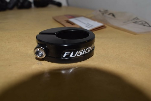 FUSION / HARO seatpost clamp 1 1/8'' 28,6mm mid school bmx fit 25.4mm tube NOS - Picture 2 of 9