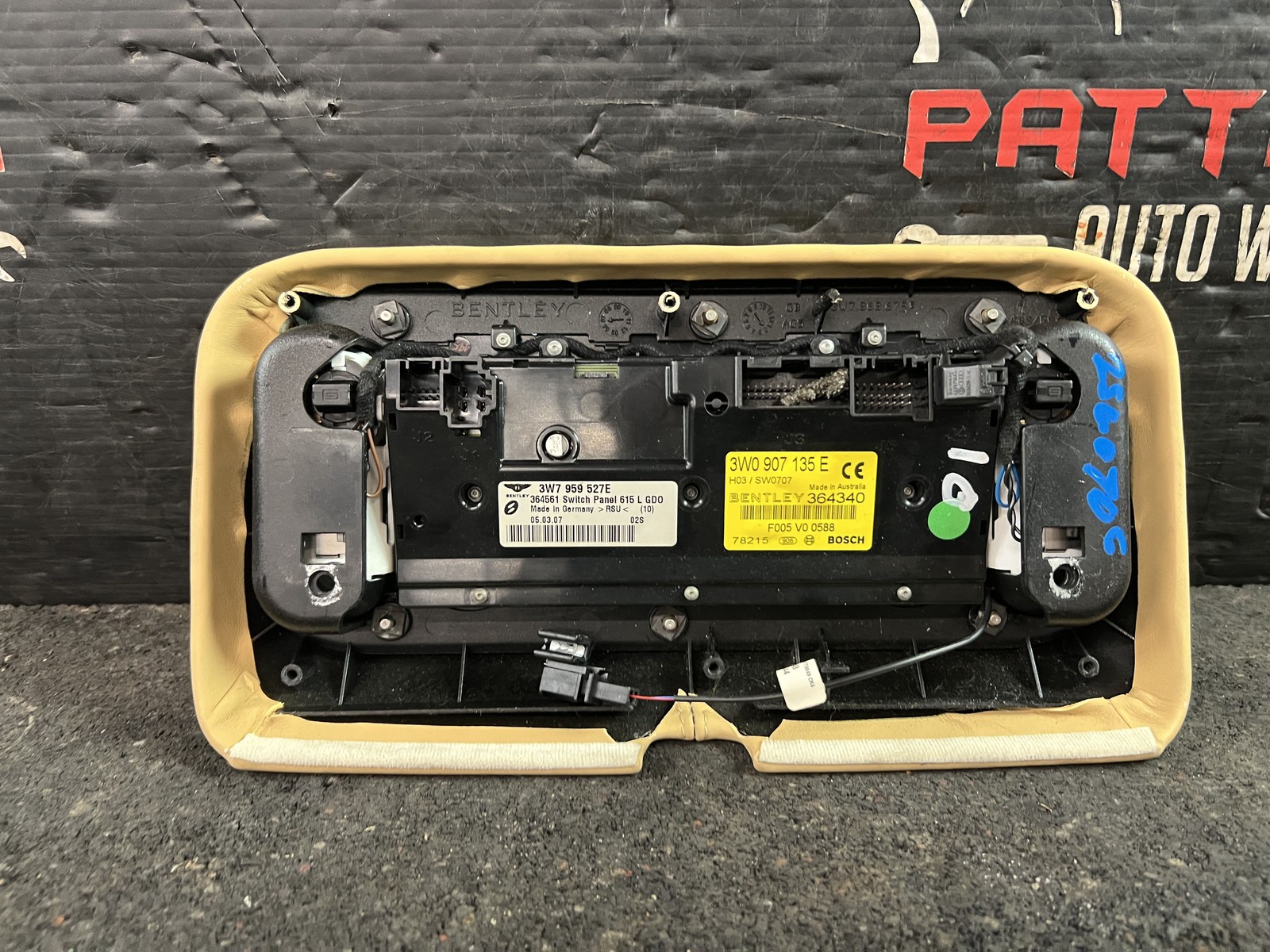 07-11 BENTLEY CONTINENTAL GTC OVERHEAD ROOF CONSOLE W/ DOMELIGHT, TAN 3W7959527E