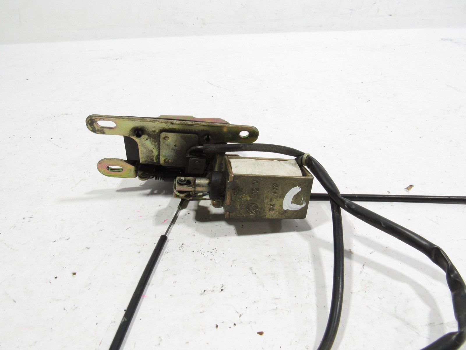 02-06 Maserati Coupe GT 2004 Rear Trunk Lock Latch Mechanism ;