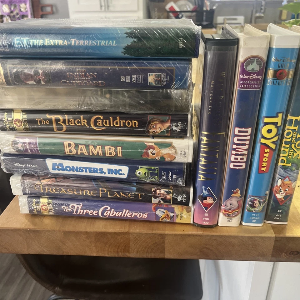 Disney VHS Assorted Lot of 9,Black Dia & Master Gold Collection, E.T….. - Image 2 of 4