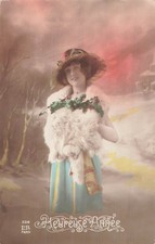 CP HEUREUSE ANNEE FEMME ELEGANTE CHAPEAU MANCHON FOURRURE - 34606