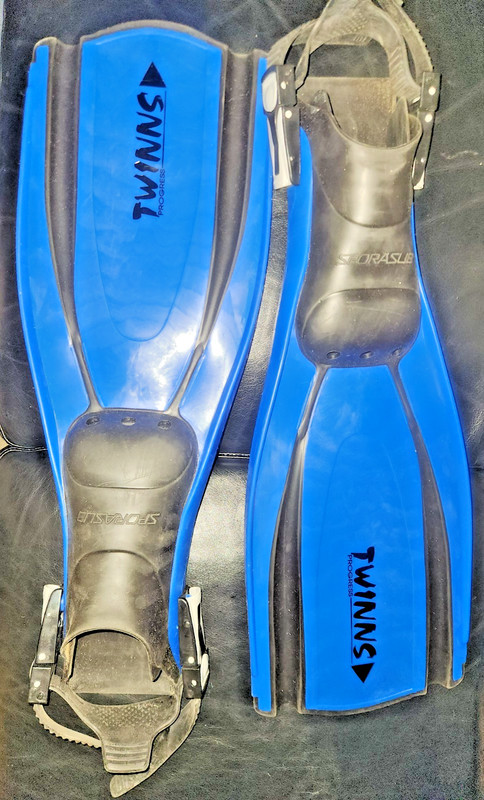 Mares Sporasub Twins Progress Swim Fins Flippers; Medium-Scuba Snorkeling Diving