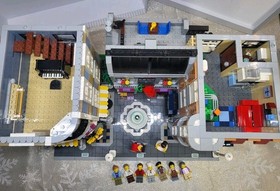 LEGO CREATOR: Assembly Square 10255 Complete W/Instructions No Box Retired 