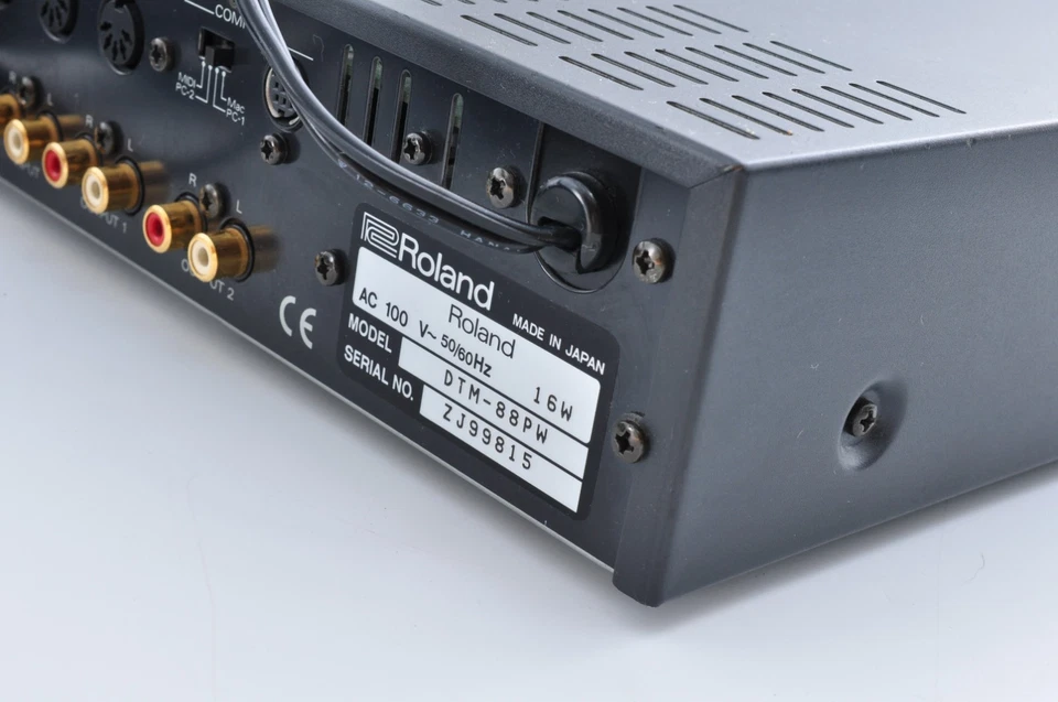 Roland SC-88 Pro MIDI Sound Module Made in Japan 1997 Working ZJ99815 - Image 4 of 4