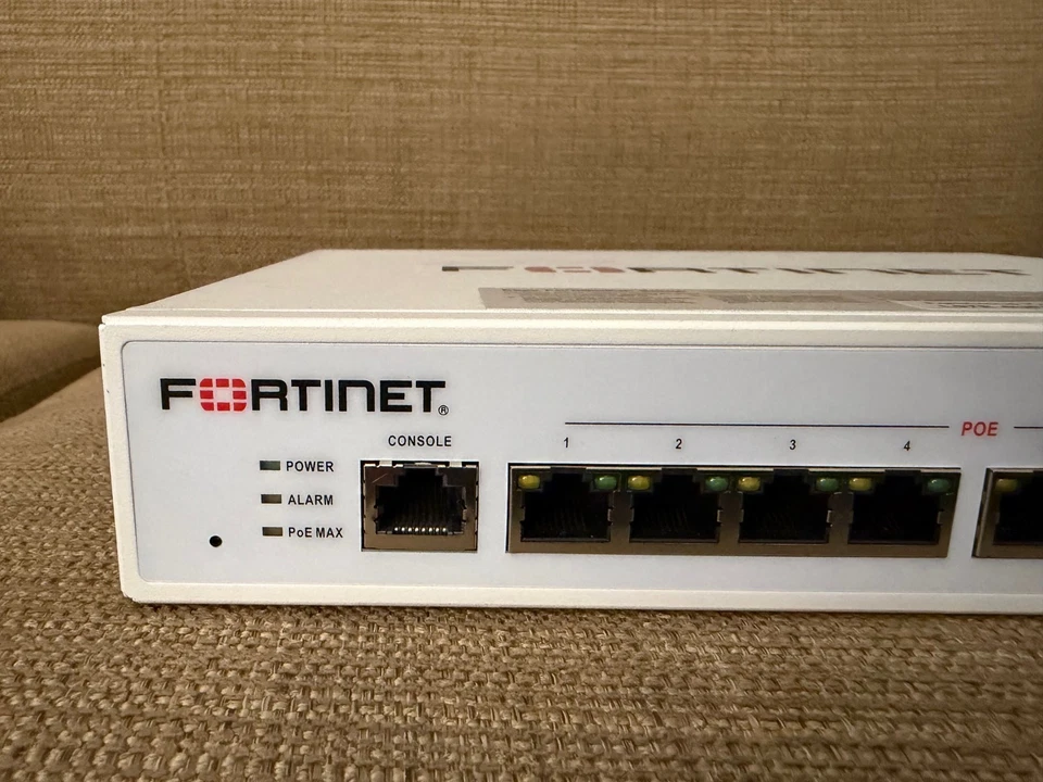 Conmutador PoE montable en rack Fortinet FortiSwitch FS108FPOE 8 puertos G2U Foto 2 de 4