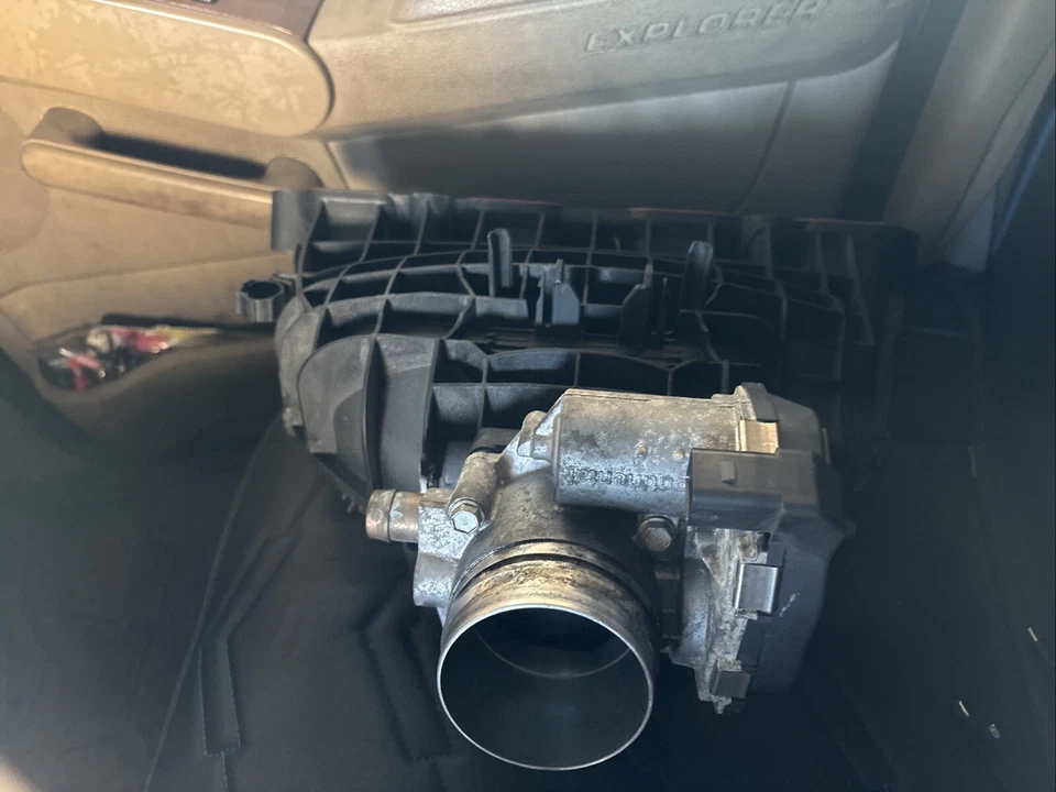 宝马 320i xdrive 进气和油门体 — 第 2/4 张图片