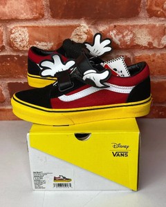 vans old skool v disney mickey mouse hugs
