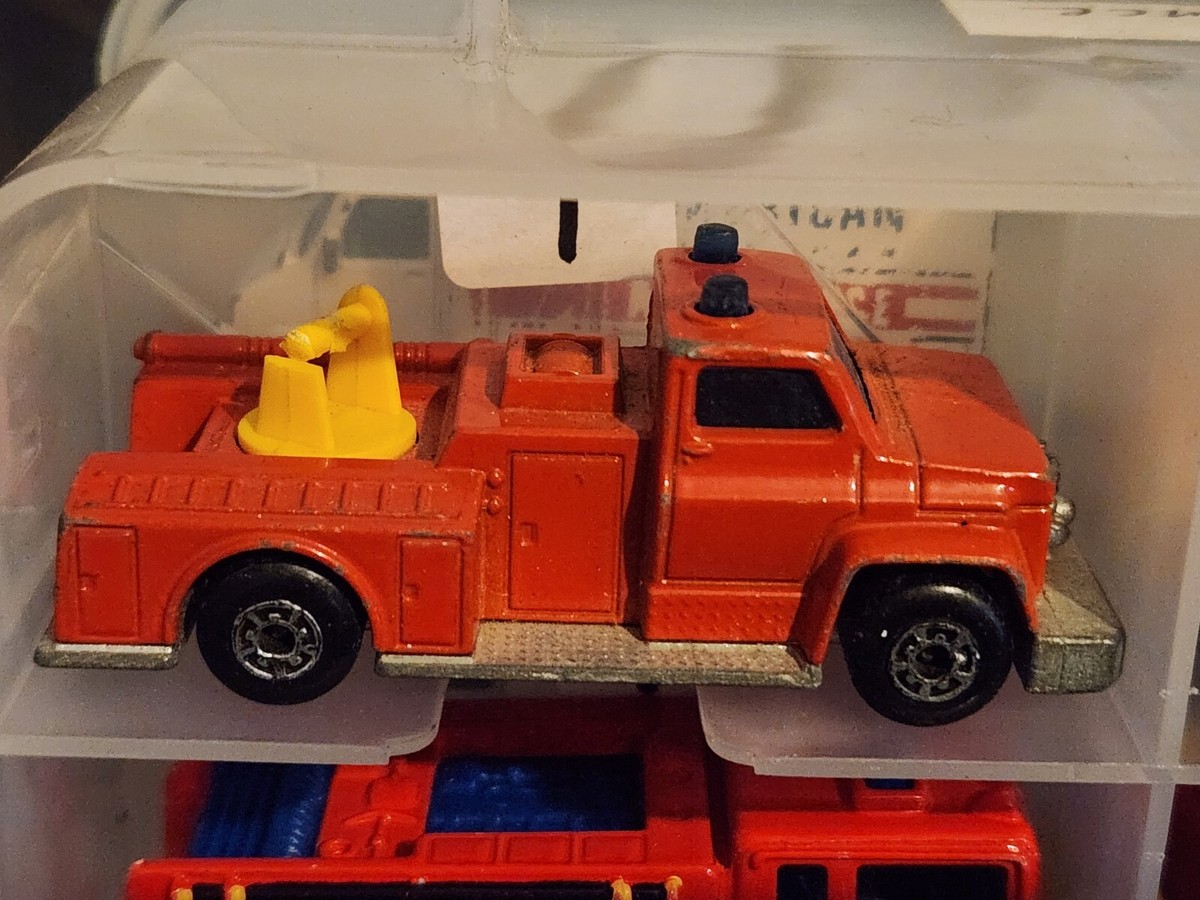 hot wheels/matchbox FIRE DEPT (case #137) emergency vehicles fire