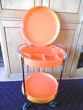 Servierwagen mit verdeckter Ablage Teewagen Beistelltisch 70er Jahre orange