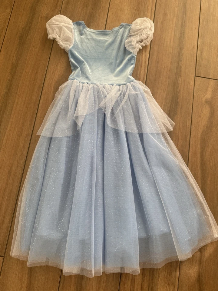 Vestido para niña inspirado en Cenicienta. Foto 2 de 2