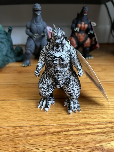 NEW 2025 BANDAI 4.5" GODZILLA SUMIE VERSION - US SELLER - Picture 2 of 7