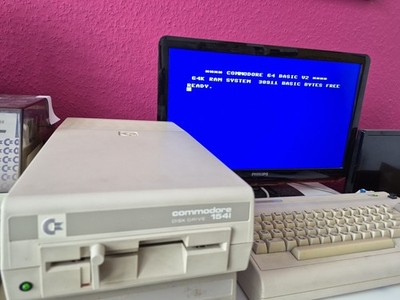 Commodore C64 C128 . Floppy1541 abzugeben lesen!!!