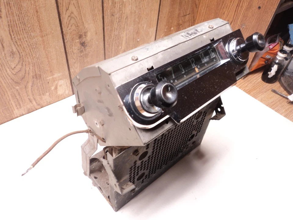 OEM Studebaker 1956 1957? Radio de afinación manual AM FUNCIONANDO Silver Hawk Foto 4 de 4