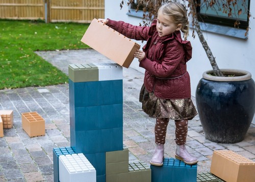 KIDS CHILDRENS INDOOR OUTDOOR GARDEN BUILDING BLOCKS by DANTOY large play bricks - Picture 20 of 21