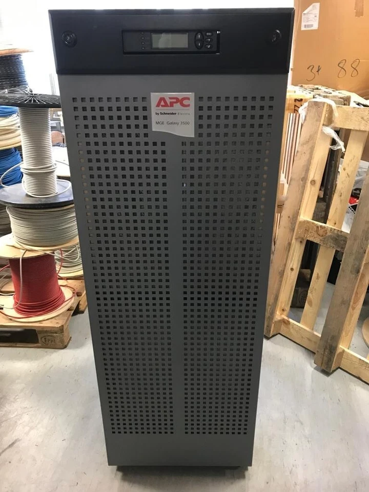 APC USV Rack mit Akkus und Gestell