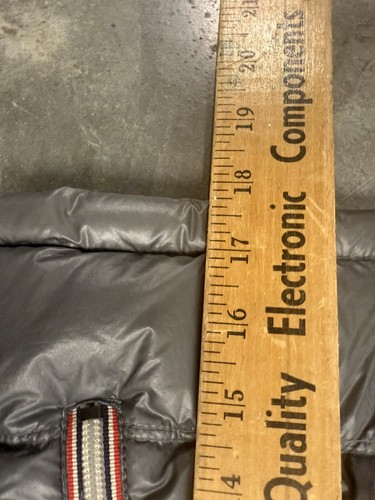 MONCLER Boys Gray Down Puffer Jacket with hood - Measurement In Photo - Picture 18 of 18