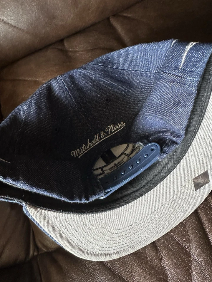 Gorra Mitchell & Ness Chicago Bulls Denim Snapback para hombre Foto 3 de 4