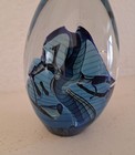 Robert Eickholt 1992 Hand Blown Studio Art Glass Paperweight Egg Signed 5" — photo 3