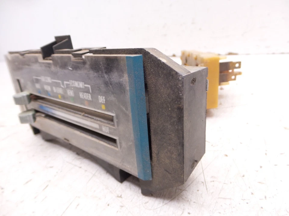 Interruptor de unidad de control del calentador de aire acondicionado calor control de clima Camaro 80-81 agrietado GM Foto 3 de 4