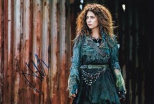 NADIA HILKER signed Autogramm 20x30cm THE 100 in Person autograph COA