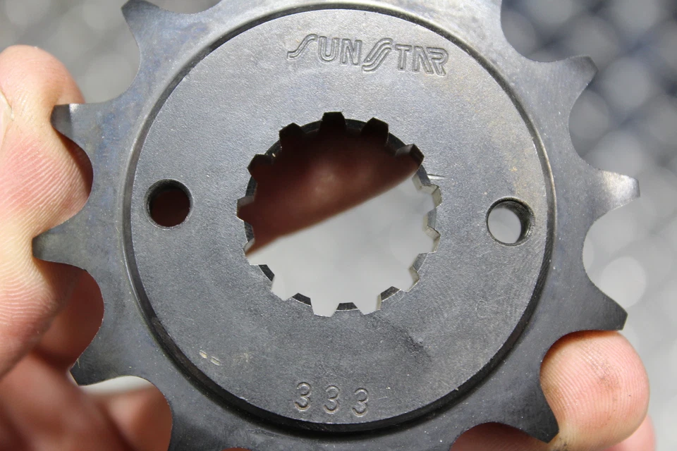 Piñón delantero Suzuki GSXR1000 2008 Sunstar N.O.S P/N 33314 Foto 4 de 4