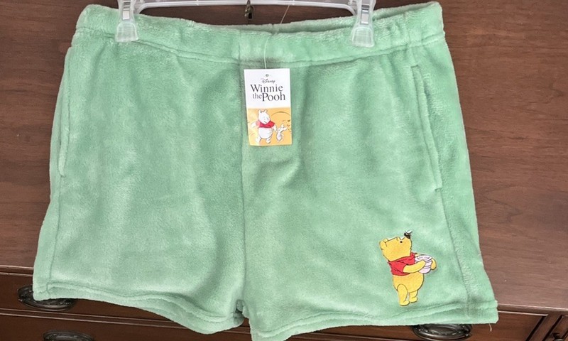 Disney Winnie The Pooh Shorts. xl Women’s Flowers Green Casual   NWT 🧸🍯