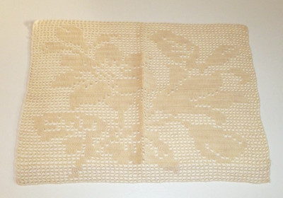 Häkelgardine zum Anklipsen oder als kleine Tischdecke aus Handarbeit