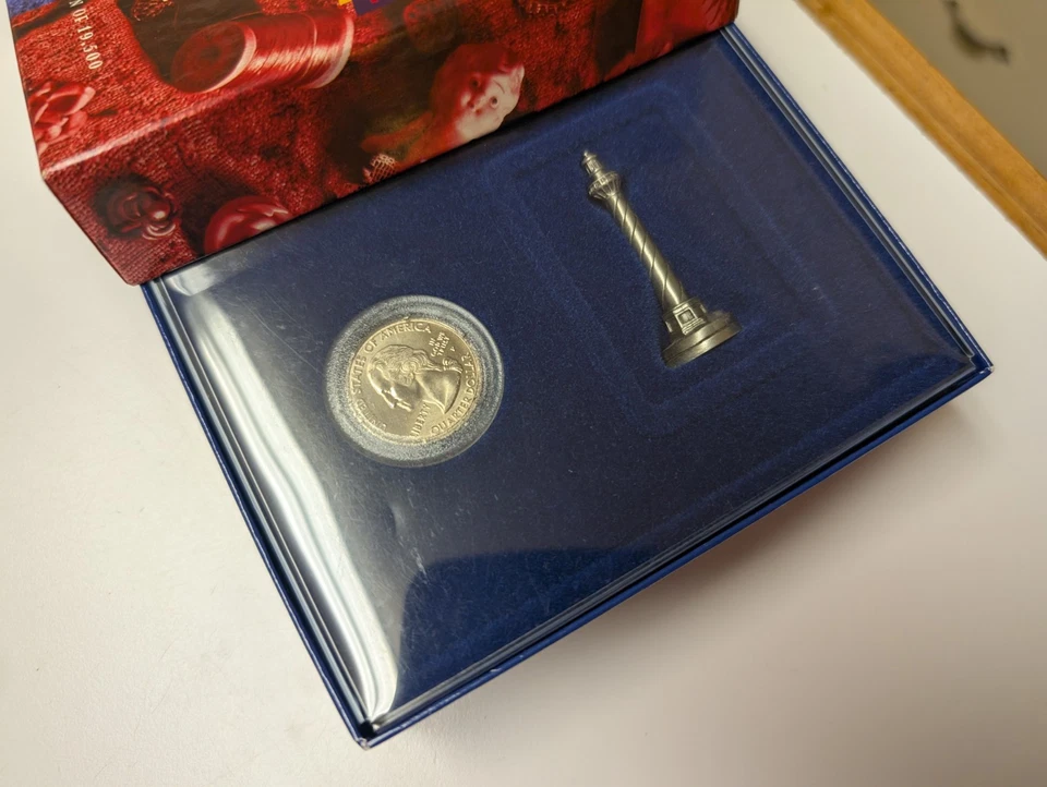Hallmark American Spirit Collection North Carolina Coin and Figurine Set 2001 - Image 3 of 4